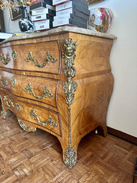 Movel Luis XV cómoda em madeira maciça