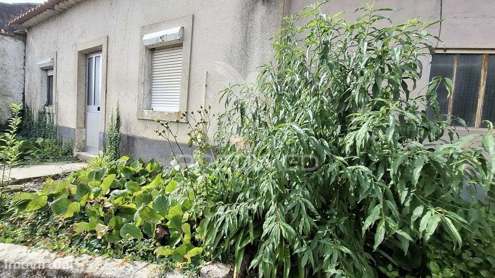 Moradia T2 em Arneiro das Milhariças, Santarém.