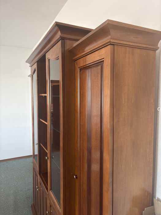 Kredens z drewna czeresniowego firmy klose