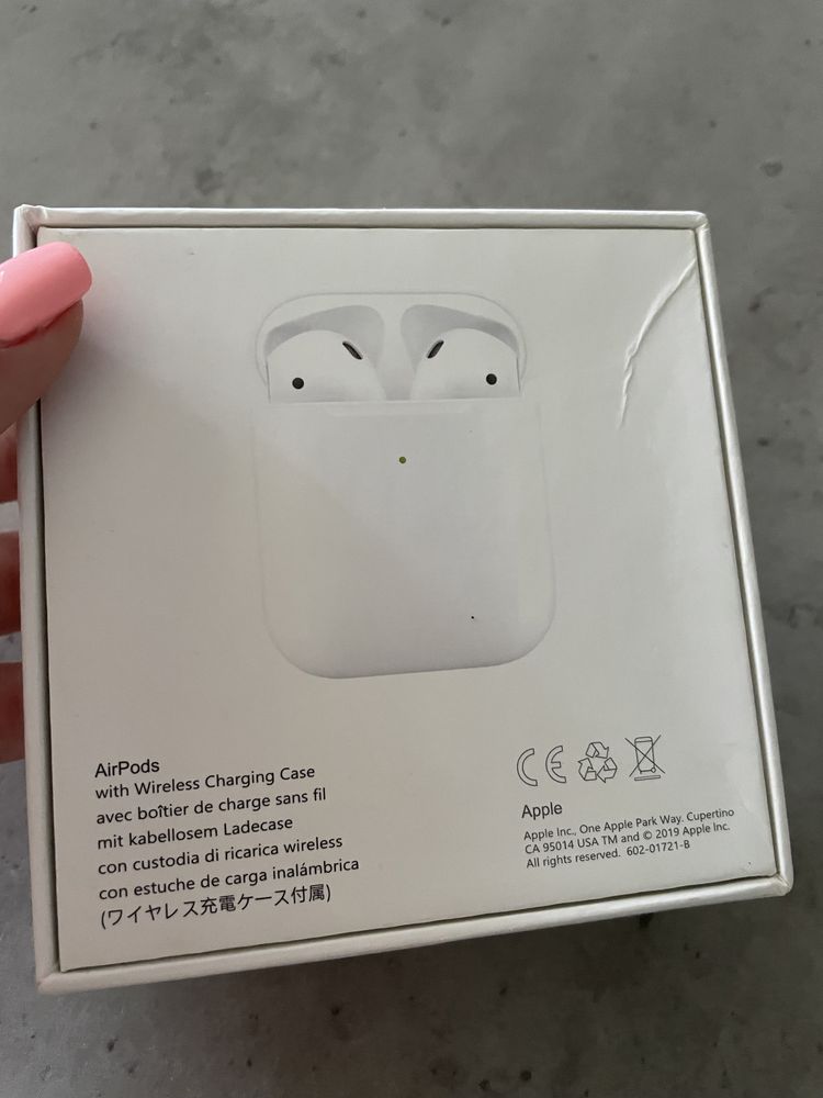 Оригинальная коробка от AirPods