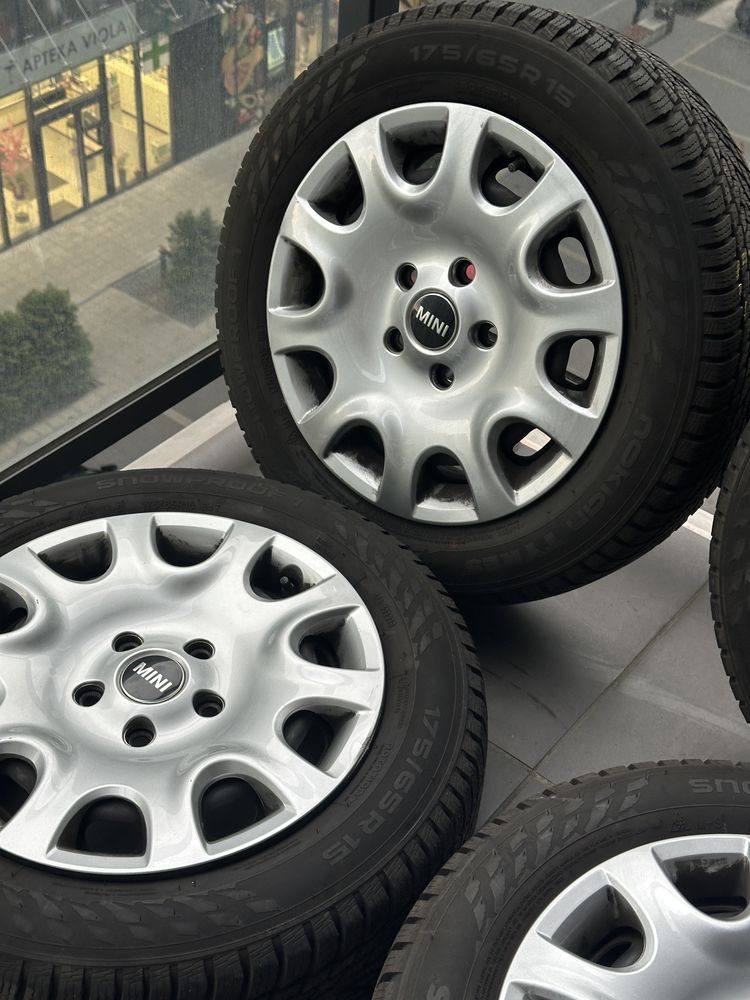 Komplet 4 kół zimowych z felgami stalowymi | 175/65 R15