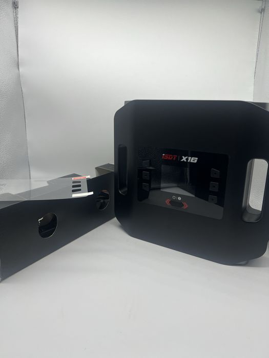 зарядний пристрій ISDT X16.