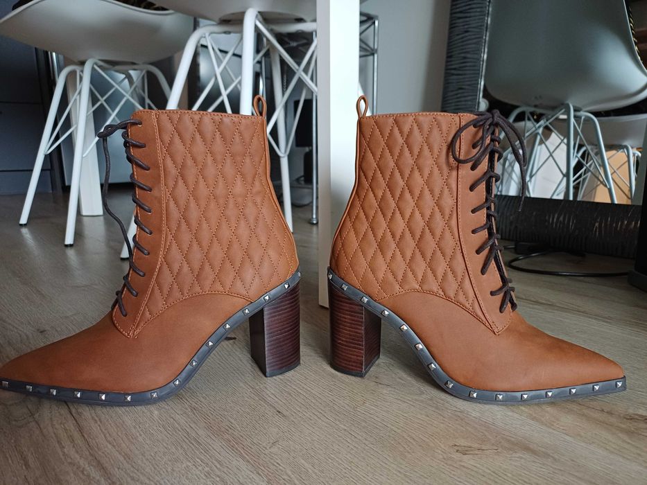 buty  na obcasie słupek