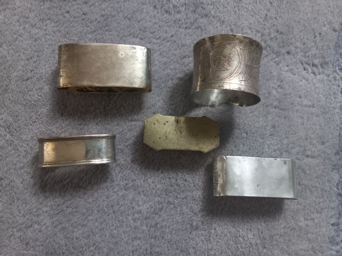 Cinco argolas de guardanapo em prata