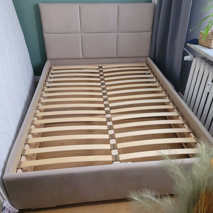 Łóżko tapicerowane 140x200  beżowe