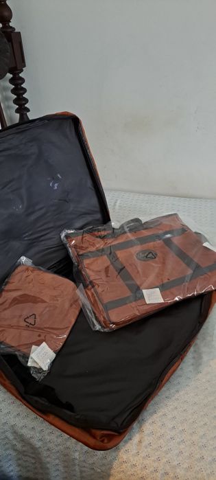 Conjunto de malas em cabedal novas