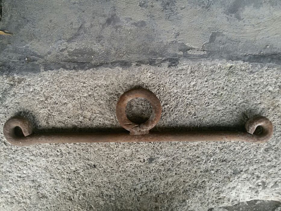 Roda de ferro de um semeador +2 peças de ferro (antigas)