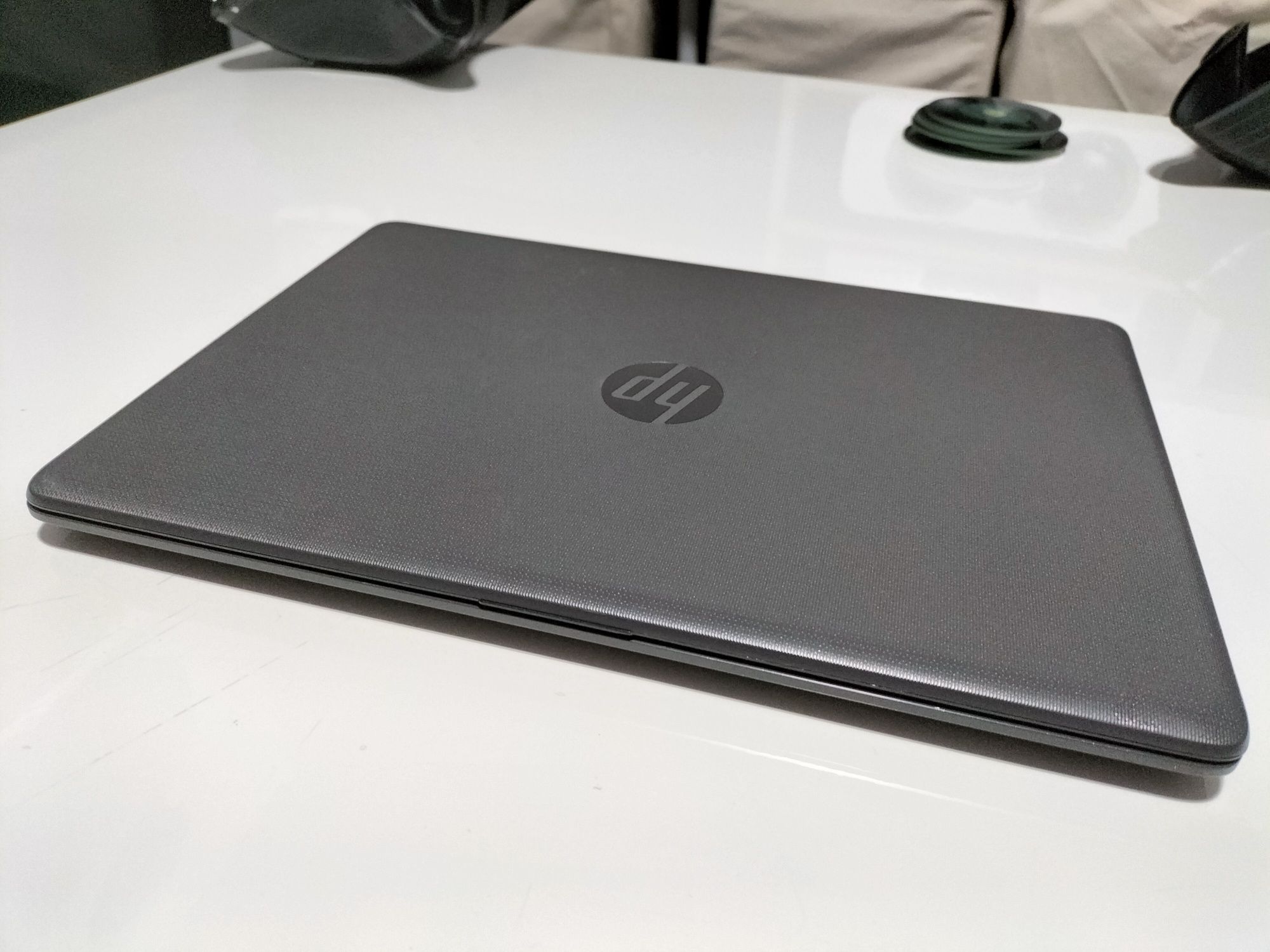 Hp 240 G7- i3/4gb/ssd 128gb nvme