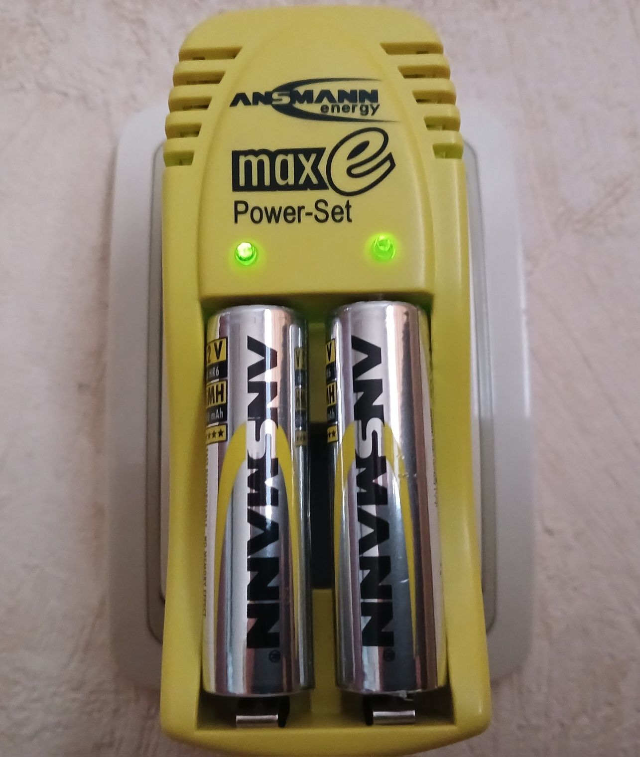 Зарядний пристрій +2 АА акумулятори Аnsmann maxE