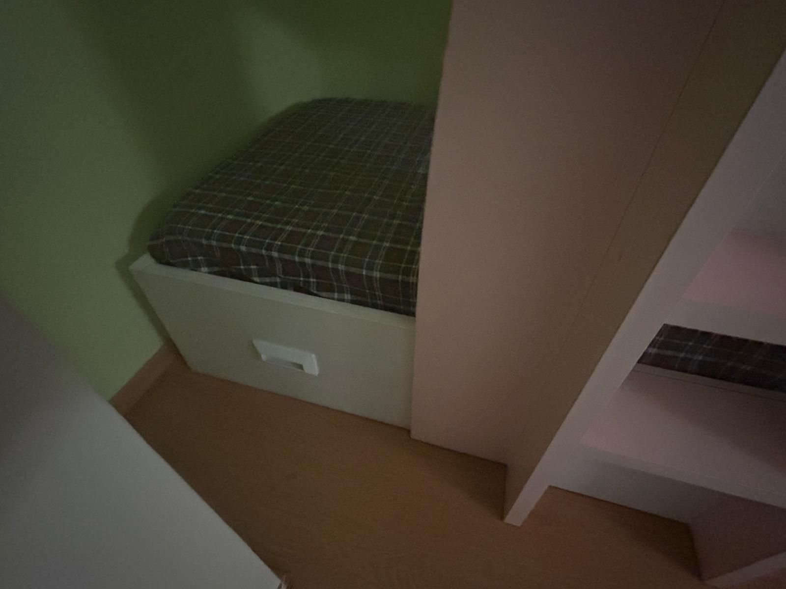 Beliche rosa, com armário e dois gavetões do IKEA. Como novo.