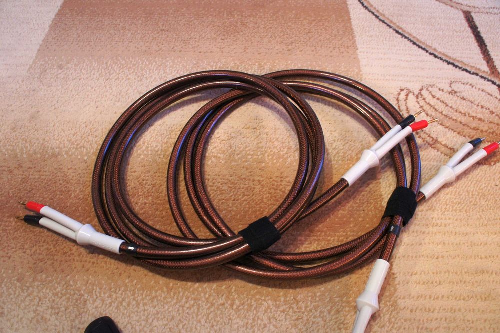 Nuforce SC-700 - kabel głośnikowy 3m, wtyk banan