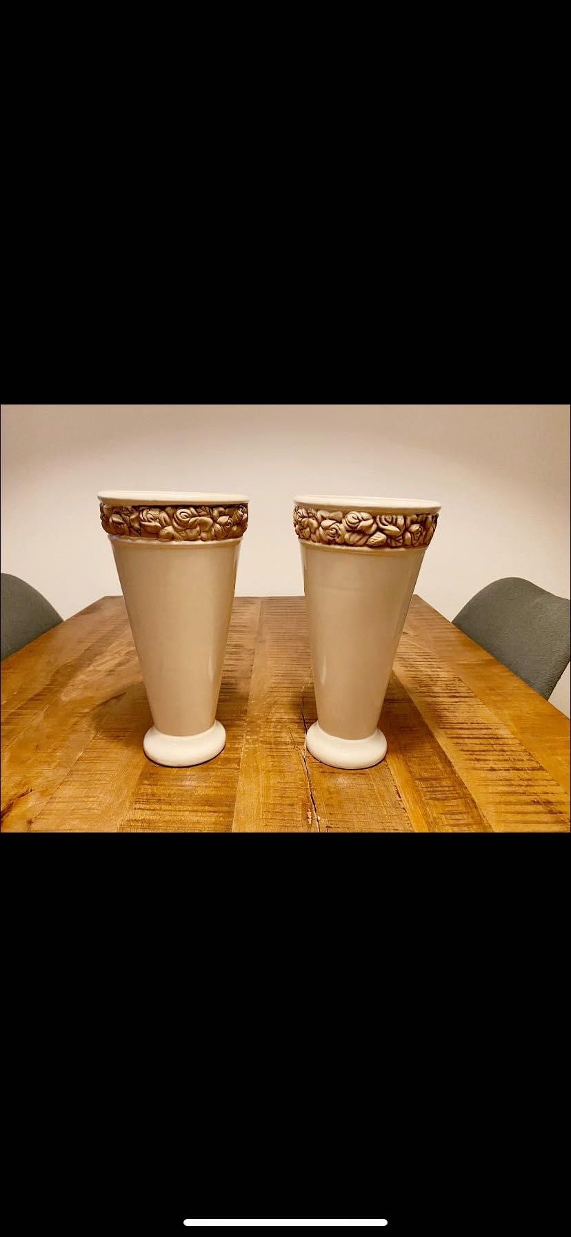 Starocie Dwa ceramiczne wazony z motywem kwiatowym
