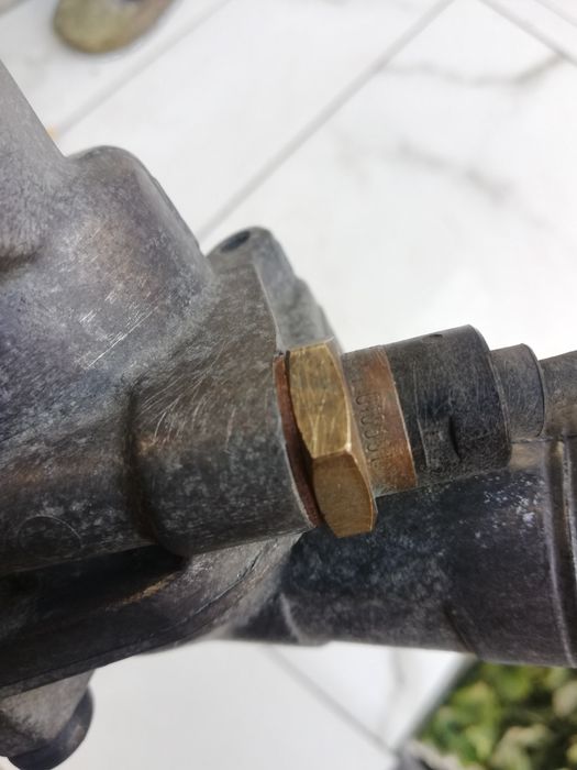 Volvo s80 2.4b 03r obudowa termostatu z czujnikiem temperatury orygina