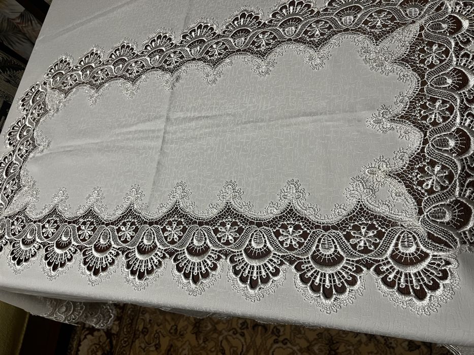 Obrus z gipiury biały