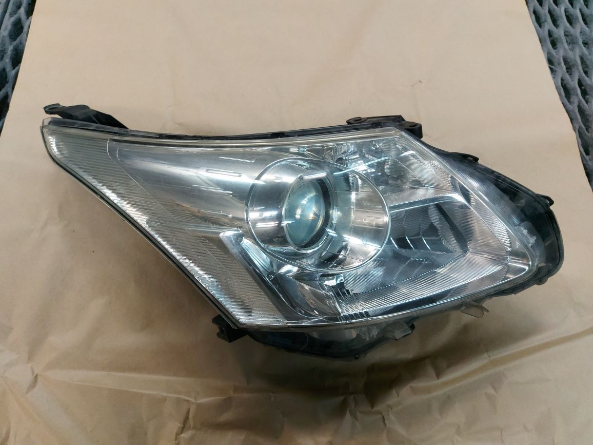 Lampa Toyota Avensis III t27 08-11 prawa