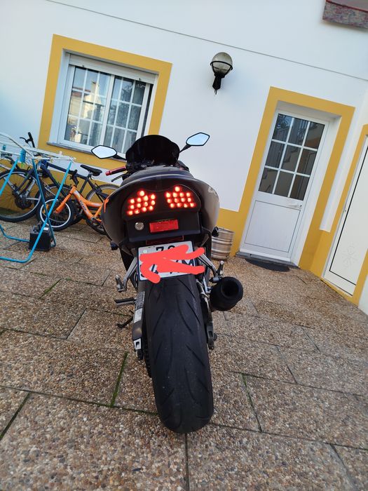 Vende se.  CBR 600 sport muito bem estimada