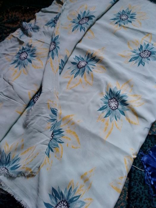 Тканина різна кольори різні і відрізки