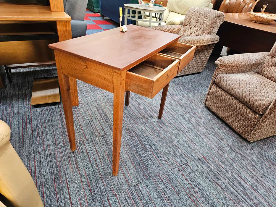 Mesa / Secretária em madeira maciça com duas gavetasl, r