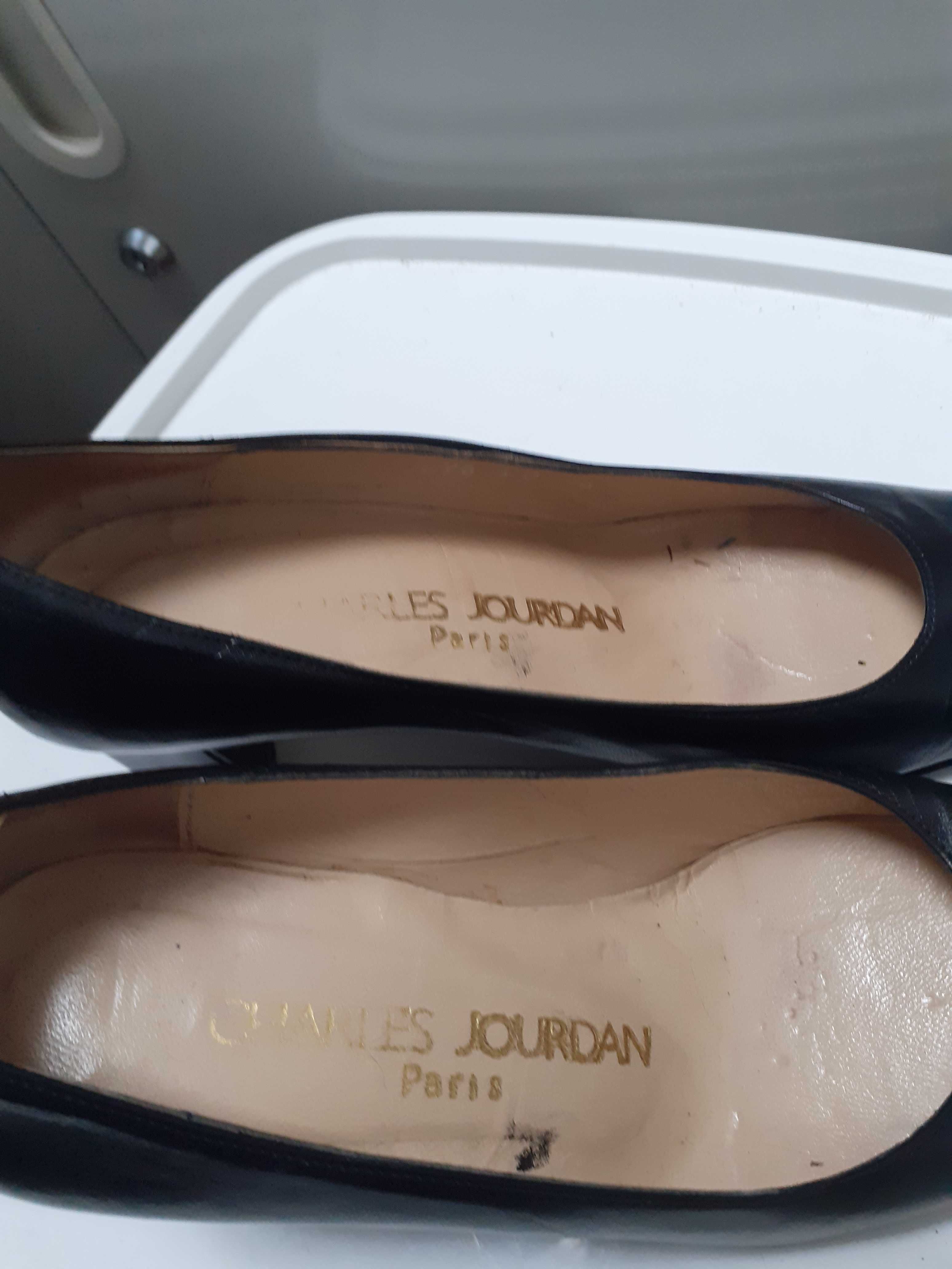 Sapatos, pele preta, usados Charles Jourdan 37