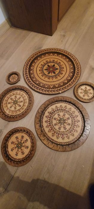 Drewniane talerze na ścianę