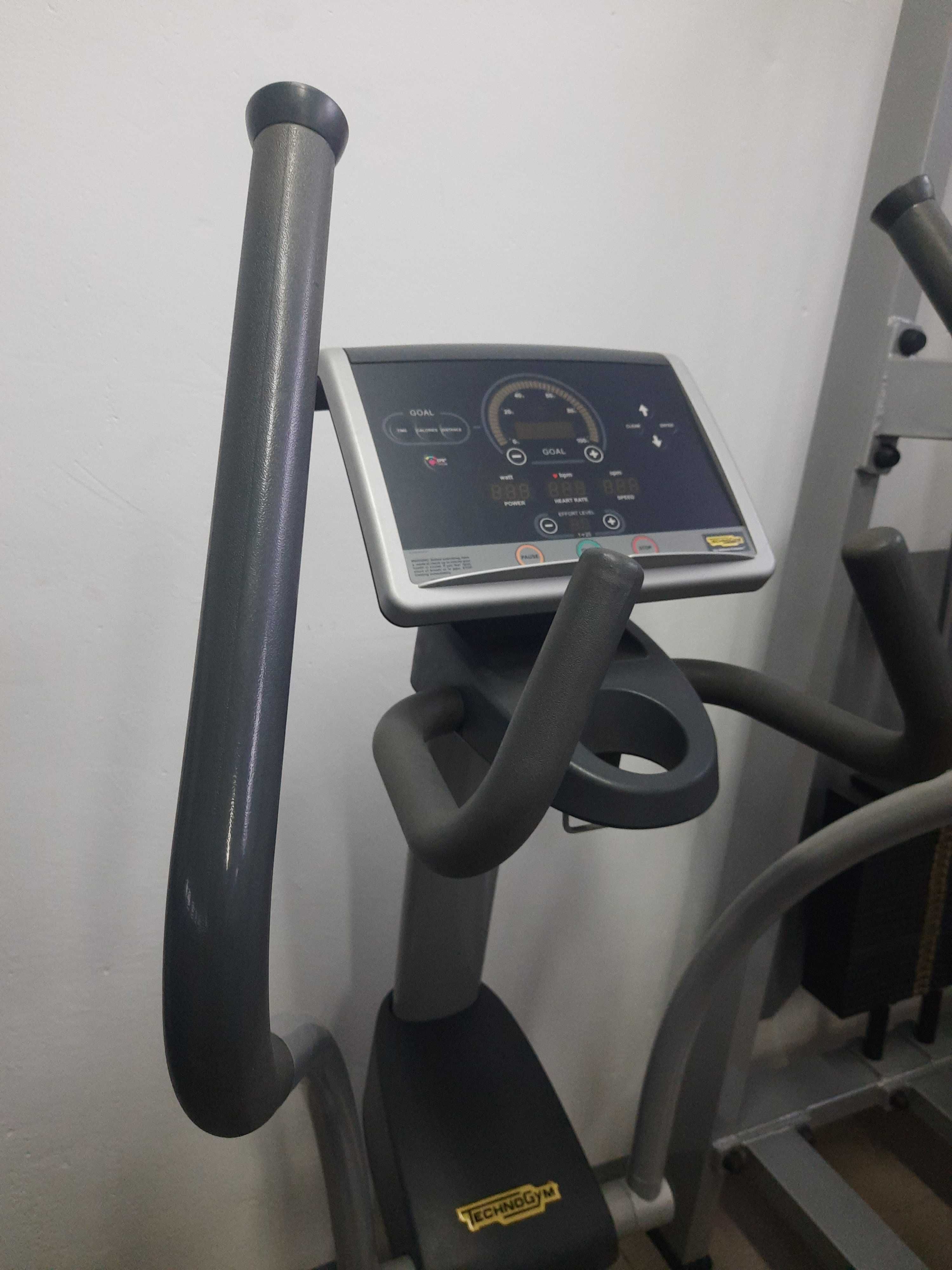 Używany profesjonalny orbitrek Technogym Excite w super cenie!