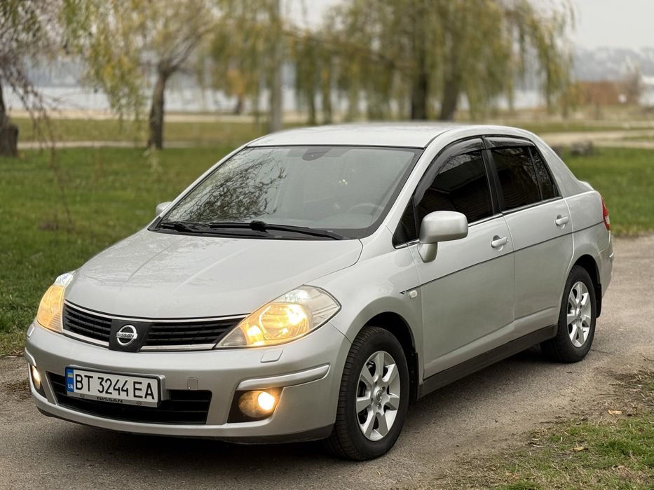 Nissan Tiida, автомат на гарній комплектаціі.