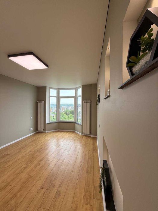 Велика 1 кімнатна квартира у новобудові