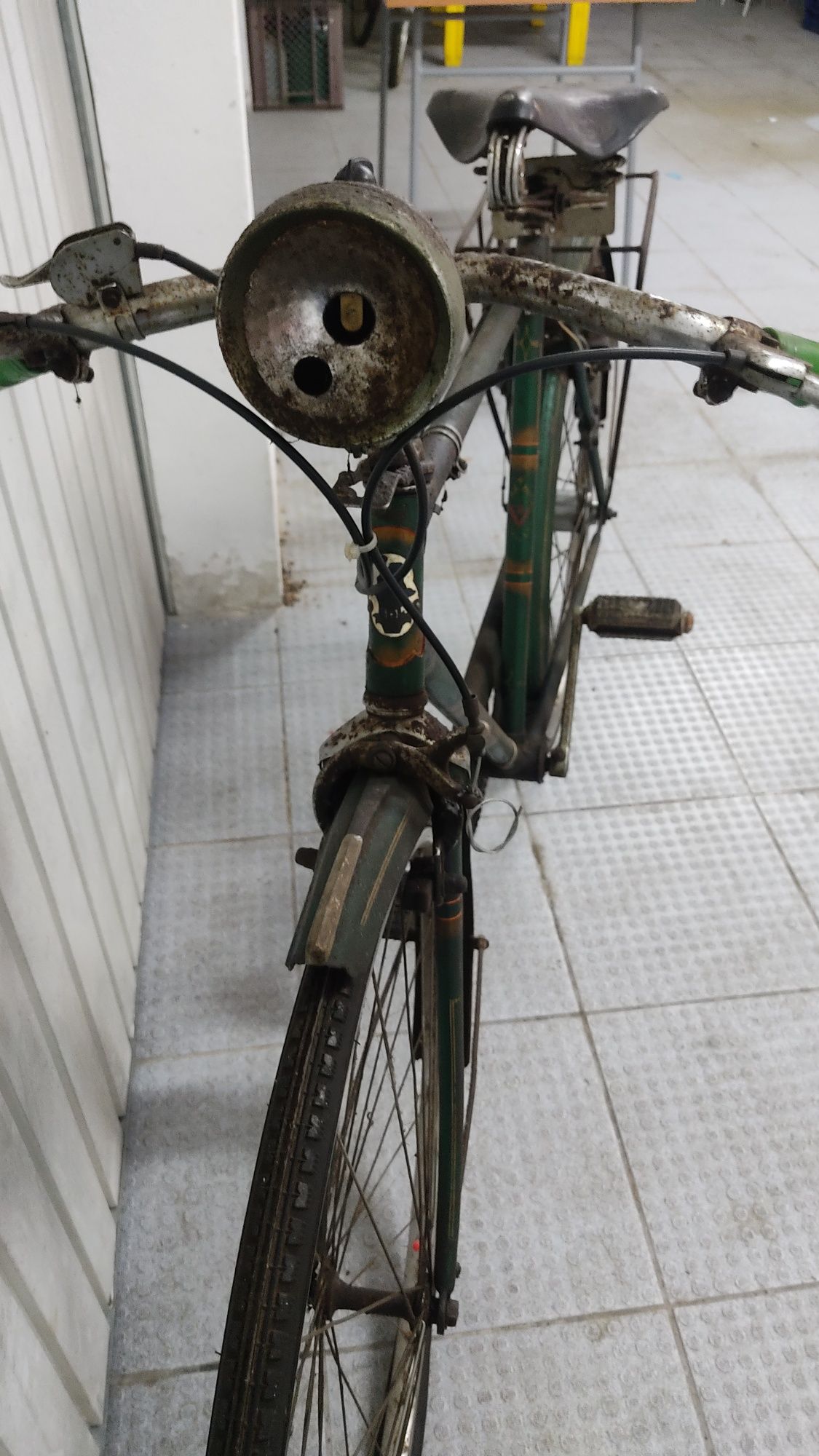 Bicicleta pasteleira com mais 50 anos