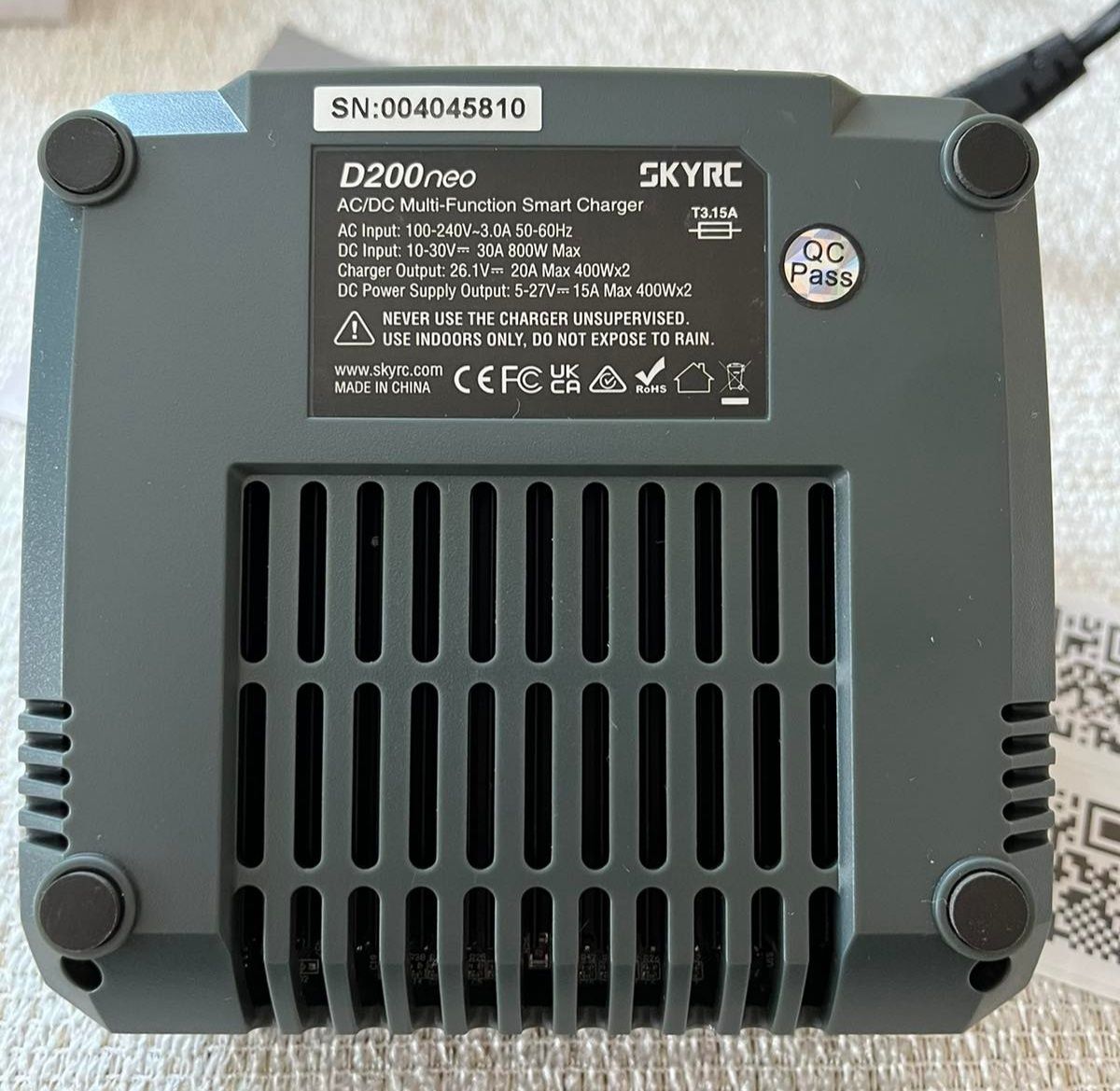 Зарядний пристрій SkyRC D200neo 200W/800W із блоком живлення