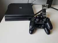 Konsola Sony PlayStation 4pro 1TB czarny
z ładowarką  do pad-ów gratis