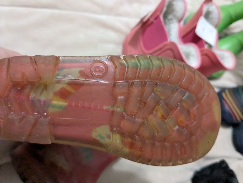 Дитяче взуття ( резинові чоботи )