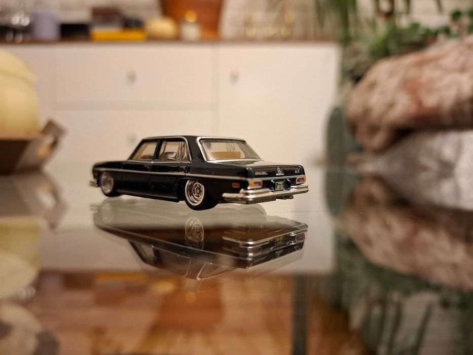 Hot Wheels Premium Mercedes 280 SEL