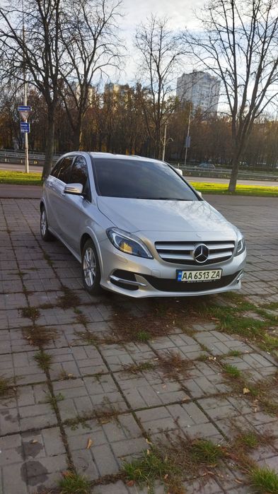 Mercedes Benz B 250E