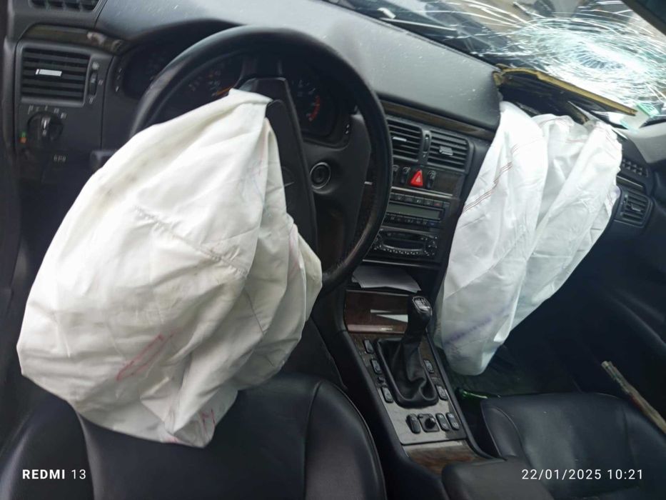 Para peças Mercedes Benz E Class (W210) 220 CDI ano 1999