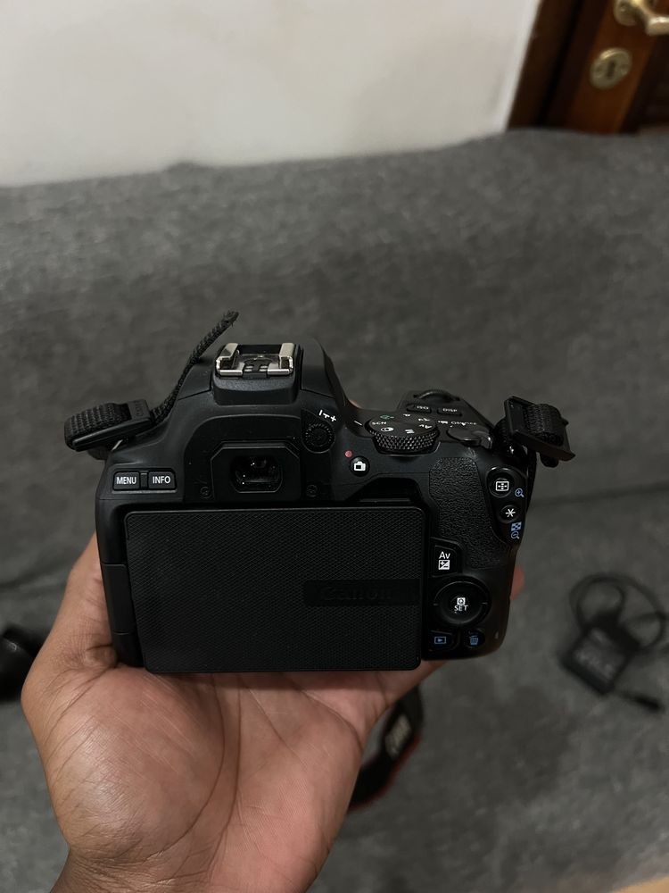 Canon EOS 250D + 18-55mm | Excelente estado