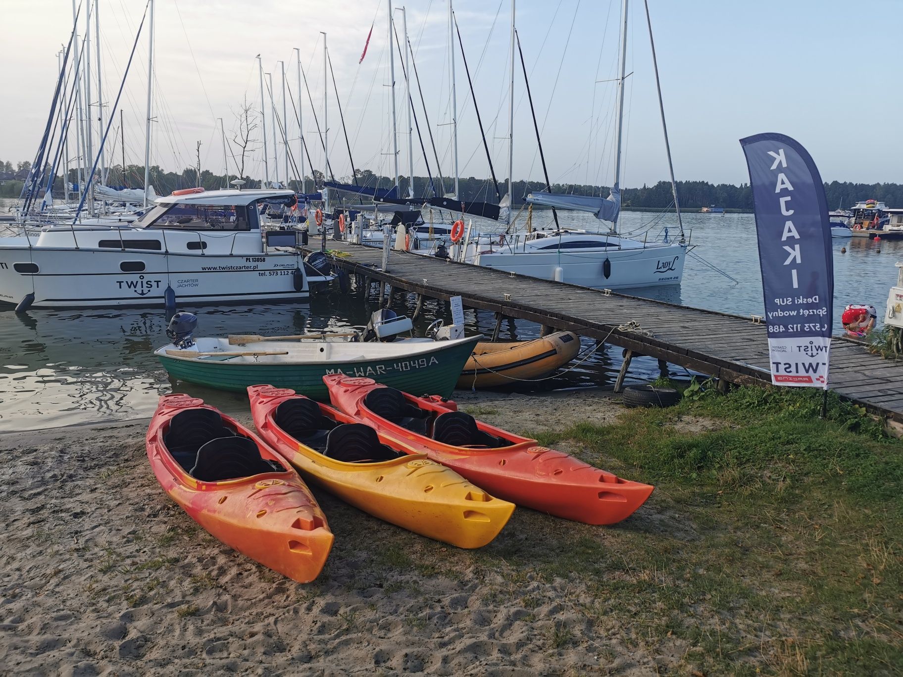 Czarter jachtów wynajem Łodzi kajaków desek SUP Mazury Rydzewo Gizycko