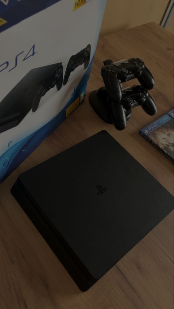 Konsola PlayStation 4