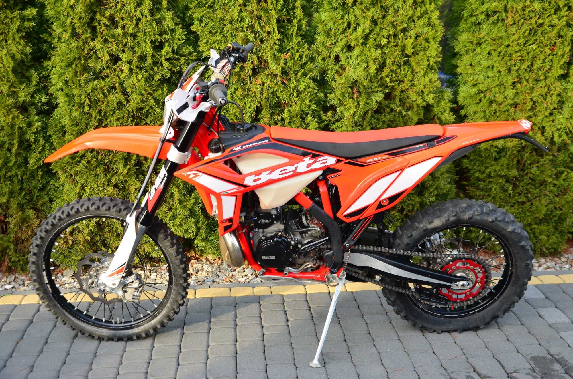 Beta 300 RR ENDURO 128mth stan perfekt LEO RACING