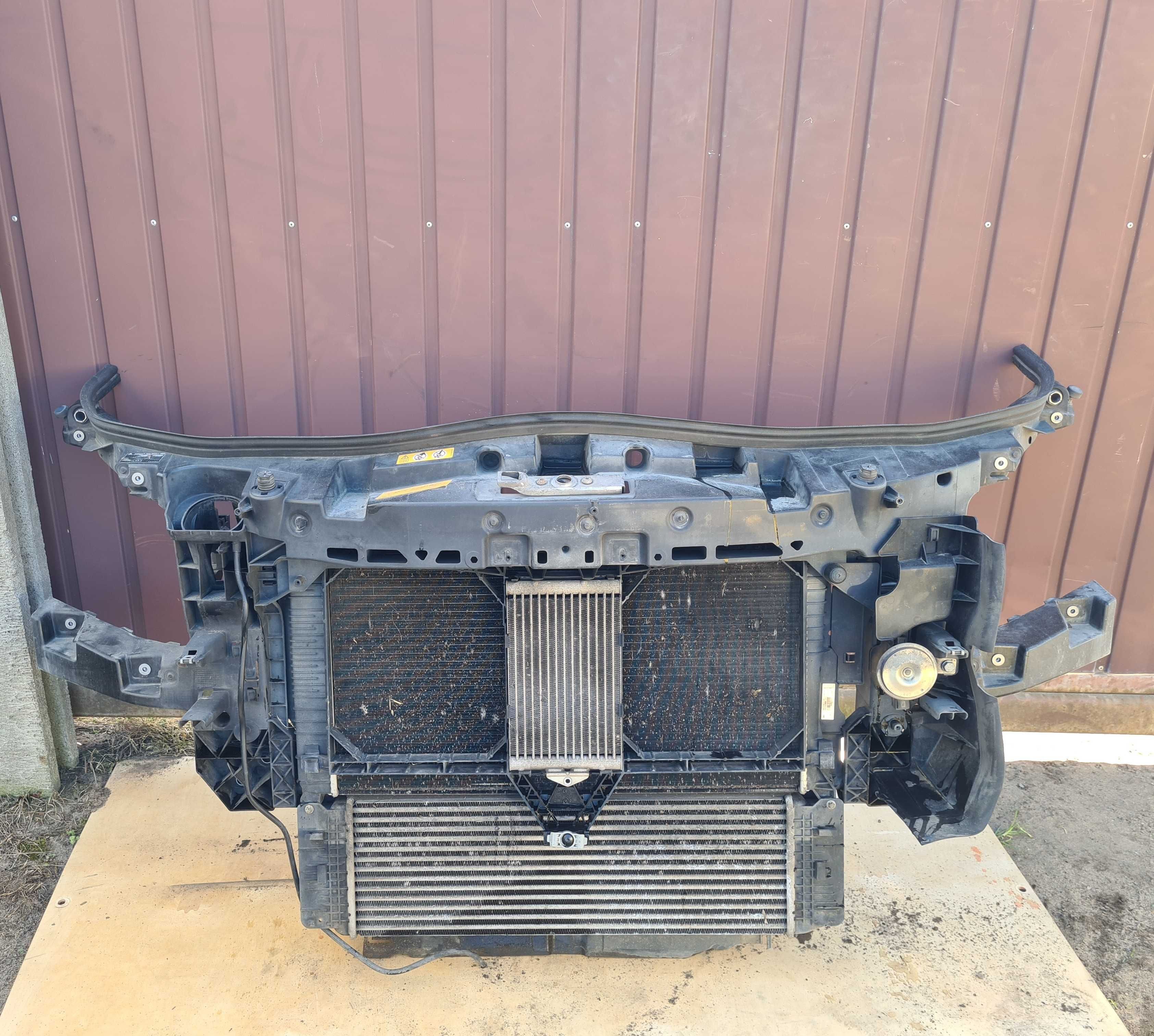 Mercedes Sprinter W907 W910 2.2 pas przedni komplet chłodnic obudowa