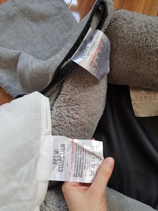 Szare legowisko dla psa Pet Collection S w jodełkę z poduszką na zamek