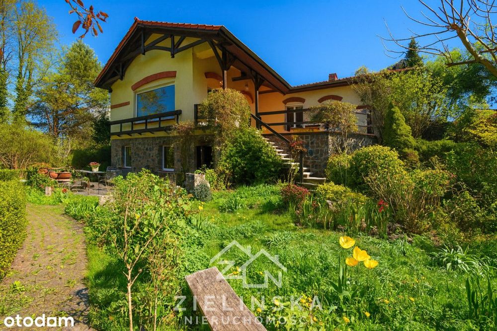 Przestronny dom z pięknym ogrodem