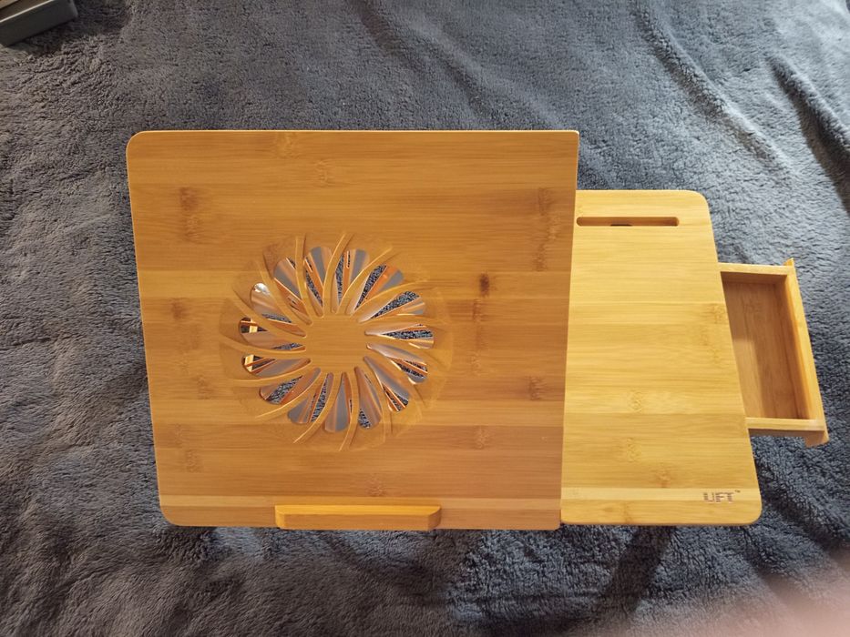 Столик для ноутбука.