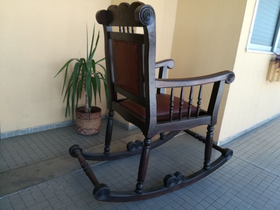 Cadeira de baloiço.