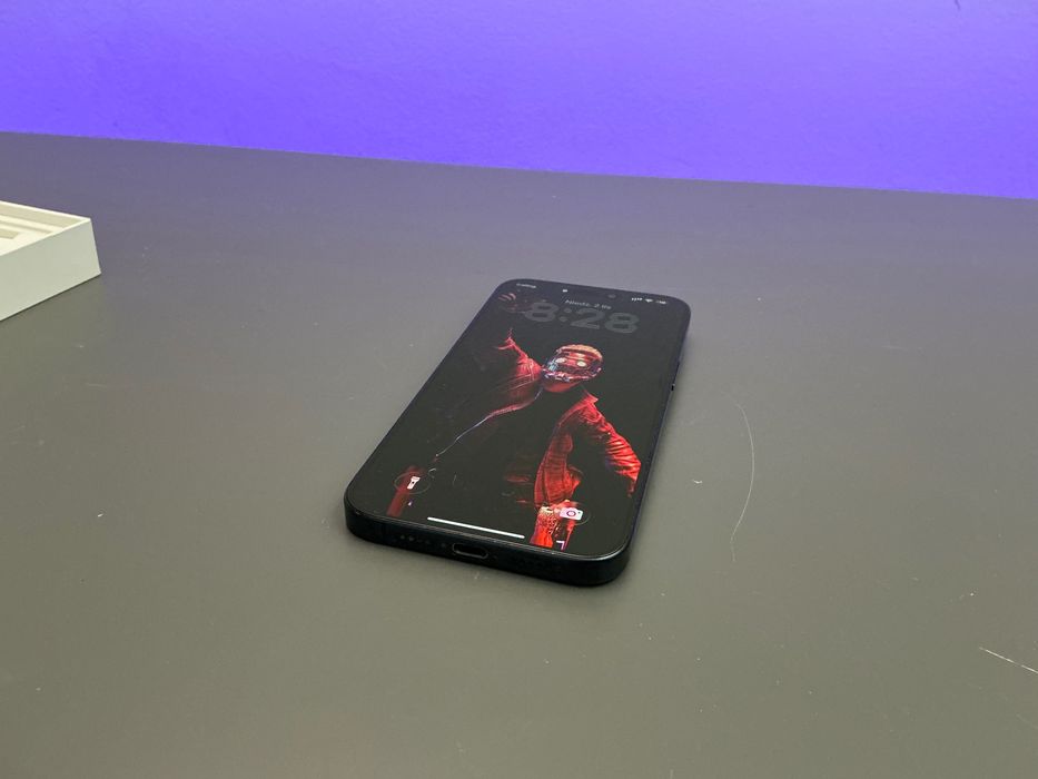 iPhone 15 Pro Max 256GB - pasek jasnych pikseli