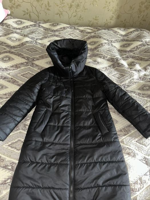 Зимовий пуховик на дівчину