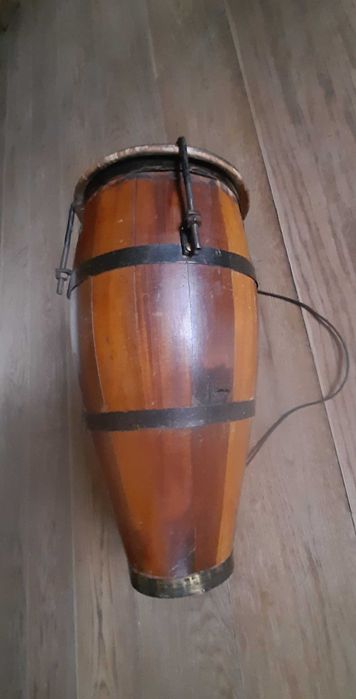 Atabaque rodzaj jednomembranowego bębna z Brazylii instrument Capoeiry