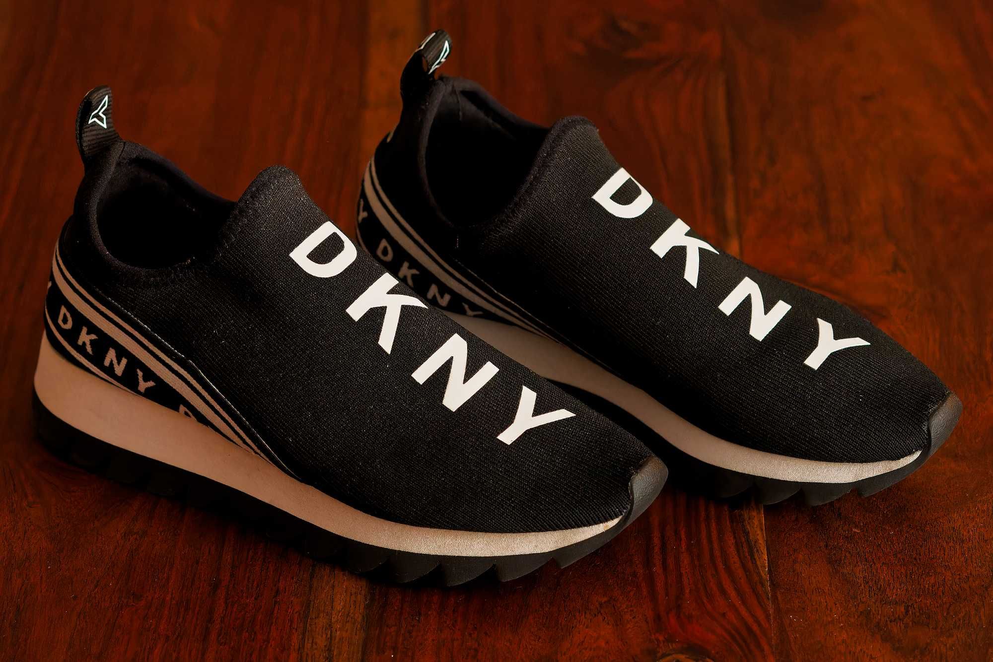 DKNY Sapatilhas slip-on "ABBI" em preto