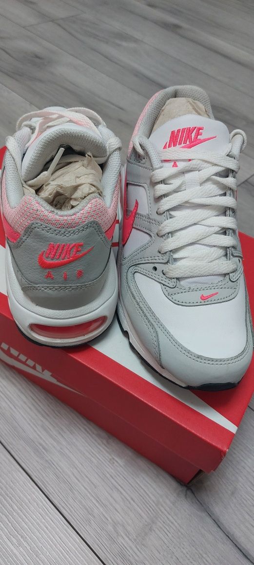 Nike Air Max Command