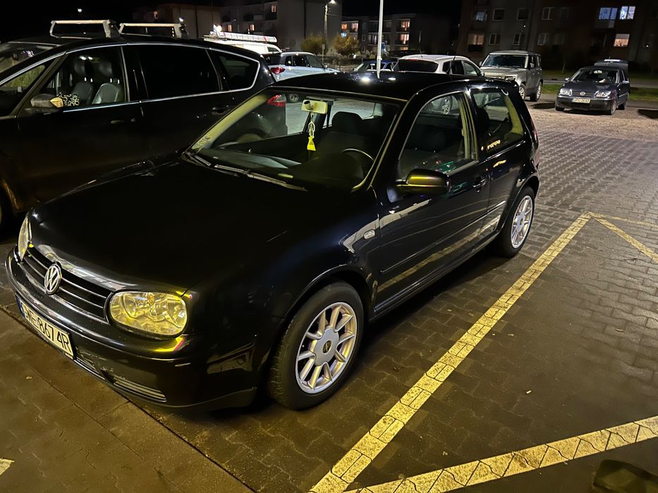Volkswagen Golf 4  1,4 b/g 2003 rok