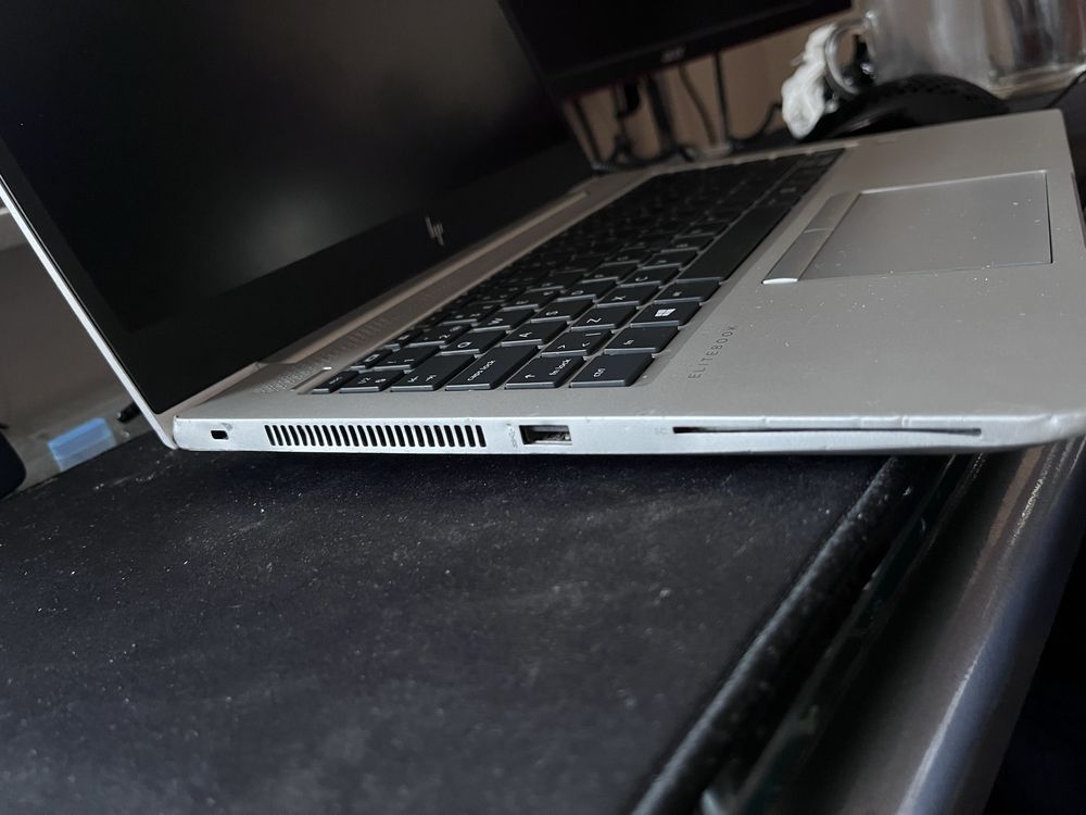 Laptop HP Elitebook 745 g6 trochę głośniej chodzi